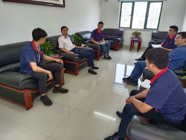 公司黨委書記到建材公司調(diào)研 公司黨委書記到建材公司調(diào)研